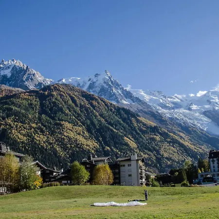 Apartment Au Pied Des Pistes Avec Superbe Vue Et Parking Prive - Fr-1-343-217 Chamonix